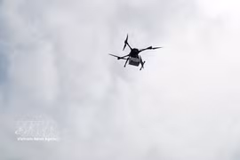 L’année 2026 constituera une étape importante avec le lancement d’un programme pilote de livraison de marchandises par drone et l’expérimentation d’une liaison postale aérienne entre Cân Gio et Vung Tau. Photo : VNA