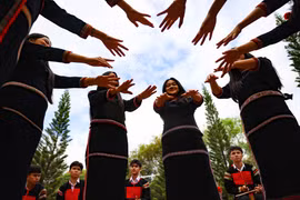 La préservation et la promotion de l'identité culturelle nationale constituent une stratégie de développement durable et une responsabilité partagée par l'ensemble de la société, dans laquelle l'éducation joue un rôle primordial. Photo : Thanh Tung – VNA
