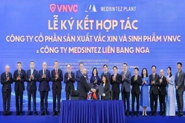 Lors de la cérémonie de signature. Photo : https://vnexpress.net/