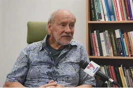 Hal Hill, professeur émérite de la Crawford School of Public Policy de l’Université nationale australienne (ANU). Photo : VNA