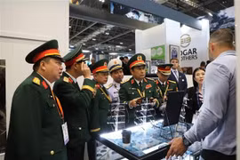 Une délégation du ministère vietnamien de la Défense, conduite par le général de corps d’armée Phung Si Tân, chef adjoint d’état-major général de l’Armée populaire du Vietnam, participe au Salon international de l’équipement de défense et de sécurité 2025 (DSEI UK 2025), organisé du 9 au 11 septembre au centre d’exposition ExCeL London. Photo : VNA