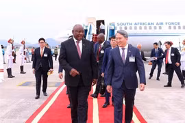 Le président sud-africain Matamela Cyril Ramaphosa (à gauche) entame une visite d’État au Vietnam. Photo : VNA