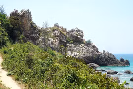Le cap de Vi Rong conserve encore sa beauté sauvage et mystérieuse. Photo : Le Phuoc Ngoc - VNA