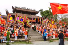 La maison communale du village de So a été construite avec l'architecture en forme d’un H renversé sur une superficie de 1.100m2 avec un nombre total de 55 compartiments et 64 grands et petits piliers. (Photo : Bao Ngoc/Vietnam+) 