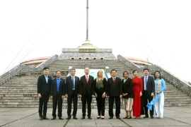 Rogelio Polanco Fuentes, ambassadeur de Cuba au Vietnam à la tête d’une délégation de haut rang du Centre des travailleurs de Cuba est en tournée de travail à Quang Tri. Photo : VNA