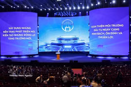 Le président du Comité populaire de Hanoï, Vu Dai Thang, annonce le plan directeur de la capitale, Hanoï, avec une vision à 100 ans. Photo : VNA.