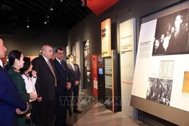 Le président de la Chambre des représentants de Jordanie, Mazen Turki El Qadi, et sa suite ont visité le Musée d’histoire militaire du Vietnam dans la matinée du 4 février. Photo : VNA