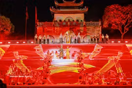 Dans la soirée du 7 août, à la Cité impériale de Thang Long, le Comité populaire de Hanoï a inauguré le Festival international des arts martiaux de Hanoï 2026. Photo : VNA
