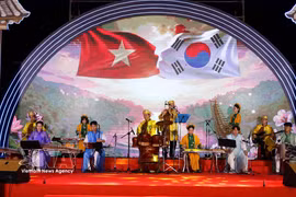 Un spectacle culturel au festival. Photo : VNA