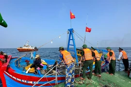 Sensibiliser les pêcheurs à la lutte contre la pêche INN. Photo: baovanhoa.vn
