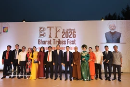Le ministre Dao Ngoc Dung et la délégation l'accompagnant posent pour une photo lors du Bharat Tribes Fest 2026. Photo : VNA