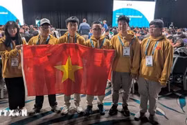 L’équipe vietnamienne a obtenu des résultats remarquables à la finale internationale du concours Asia International Mathematical Olympiad (AIMO) 2025 à Tokyo. Photo : VNA