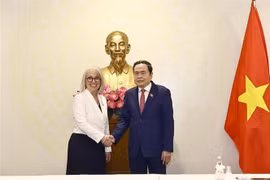 Le président de l'Assemblée nationale, Tran Thanh Man, reçoit l’Administratrice de l'Organisation internationale de la Francophonie (OIF), Caroline St-Hilaire. Photo : VNA
