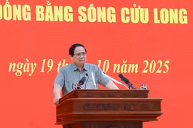 Le Premier ministre Pham Minh Chinh a présidé une réunion sur l'avancement des projets d'autoroutes dans le delta du Mékong. Photo: VNA