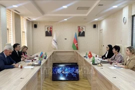 Lors de l'entretien entre la directrice générale de la VNA Vu Viet Trang et le président de l'Agence de presse d'État d'Azerbaïdjan (AZERTAC), Vugar Alyev. Photo : VNA