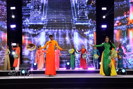 La cérémonie d’ouverture du concours Miss Monde 2026 s’est officiellement tenue le 12 août sur la place Halong Marina, dans le quartier de Bai Chay, province de Quang Ninh (Nord-Est). Photo : VNA