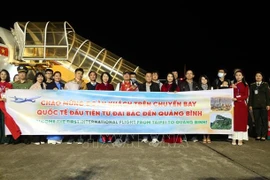 Cérémonie d'accueil du premier vol international en provenance de Taipei à Quang Binh. Photo: VNA