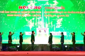 Lors de l'ouverture de la foire. Photo : VNA