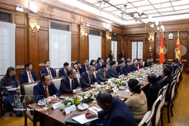  Le secrétaire général du Parti communiste du Vietnam et président de la République, Tô Lâm, s’est entretenu avec le président sri-lankais Anura Kumara Dissanayake dans la matinée du 8 mai, Photo : VNA