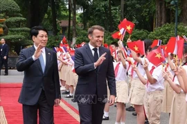 Cérémonie d'accueil officielle du président français en visite d'État au Vietnam