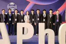 L'équipe vietnamienne aux Olympiades de physique d’Asie 2025. Photo : VNA