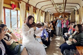 Le Train du Café de Da Lat offre des paysages enchanteurs et des récits culturels, le tout accompagné d’un arôme persistant de café vietnamien. Photo : internet
