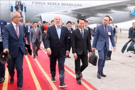 Le président brésilien Luiz Inácio Lula da Silva est arrivé à Hanoï jeudi après-midi 27 mars, entamant sa visite d'État de trois jours au Vietnam. Photo : VNA