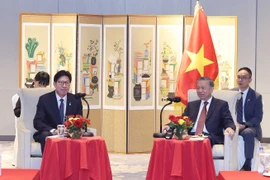 Le secrétaire général du Parti communiste du Vietnam (PCV), Tô Lâm (à droite) rencontre le maire Park Heong Joon. Photo : VNA