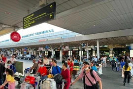 A l'aéroport de Tan Son Nhat. Photo : VNA