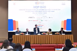 Lors de la conférence de presse pour présenter le programme « Semaine nationale du commerce électronique et Journée d’achat en ligne du Vietnam – Online Friday 2025 ». Photo : VNA