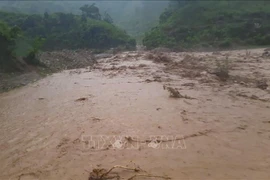 De fortes pluies survenues dans la nuit du 31 juillet au 1ᵉʳ août ont provoqué des inondations soudaines et des glissements de terrain dans plusieurs communes de la province montagneuse de Diên Biên. Photo : VNA