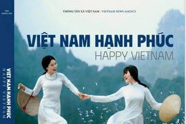 La couverture de l’ouvrage photographique "Happy Vietnam". Photo : VNA