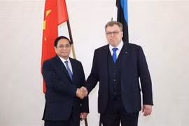 Le Premier ministre vietnamien, Pham Minh Chinh, rencontre le président du Riigikogu (Parlement estonien), Lauri Hussar (à droite), Photo : VNA