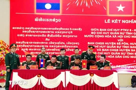 Lors de la cérémonie de signature. Photo : VNA