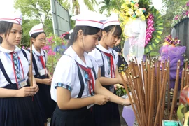 Lors de la cérémonie d’hommage aux victimes du massacre de Son My à Quang Ngai tenue dans la matinée du 16 mars 2026. Photo : VNA