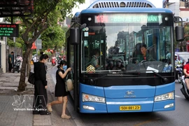 Ho Chi Minh-Ville prévoit d'offrir la gratuité sur 135 lignes de bus. Photo : VNA