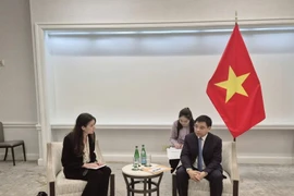 Le ministre Nguyen Van Thang a vivement salué le rôle d'Intel en tant que partenaire stratégique de premier plan dans les secteurs des semi-conducteurs et des hautes technologies. Photo : https://mof.gov.vn/