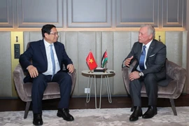 Le Premier ministre Pham Minh Chinh (gauche) rencontre le roi Abdallah II Ibn Al Hussein du Royaume hachémite de Jordanie, en marge de la 3ème Conférence des Nations unies sur l'Océan Nice, le 8 juin. Photo: VNA