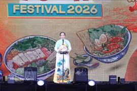 La vice-présidente du Comité populaire municipal, Nguyen Thi Anh Thi, s’exprimant lors de la cérémonie d’ouverture du Festival. Photo : VNA