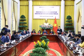 Lors de la conférence de presse pour annoncer l’Ordre du Président de la République portant promulgation de 13 lois adoptées lors de la 10e session de l’Assemblée nationale de la XVe législature. Photo : VNA