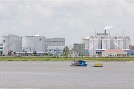 Entrepôt de pétrole importé de Petrolimex au port de Hai Phong. Photo : VNA