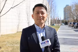 Le professeur Qu Qiang, de l’Université centrale des nationalités de Chine et commentateur de la chaîne China Global Television Network (CGTN). Photo : VNA
