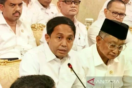 Le ministre des Forêts Raja Juli Antoni assiste lundi à une séance plénière du Cabinet au Palais d'État de Jakarta. (ANTARA/Fathur Rochman/am.)