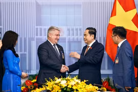 Le président de l’Assemblée nationale (AN) Tran Thanh Man (droite) et Ipatau Vadzim, vice-président de la Chambre basse de Biélorussie. Photo : VNA