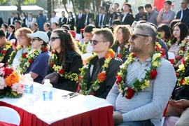 Les premiers touristes internationaux visitent le site naturel du patrimoine mondial de Phong Nha - Ke Bang dans la province de Quang Tri en 2026 (Photo : VNA)