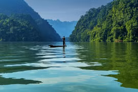 Le lac Ba Be est d’une beauté digne d’un conte de fées. Photo : Internet.