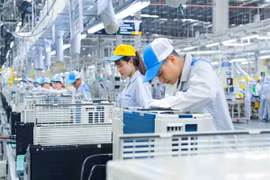 Au cours des dix premiers mois de 2025, le capital IDE enregistré au Vietnam a dépassé 31,5 milliards de dollars, en hausse de 15,6 % par rapport à la même période de l'année précédente. Photo : VNA