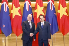 e président de l’Assemblée nationale Trân Thanh Mân (droite) et le Premier ministre néo-zélandais Christopher Luxon. Photo : VNA