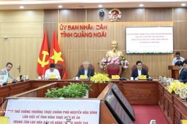 Lors de la séance de travail entre le vice-Premier ministre permanent Nguyen Hoa Binh et les autorités de la province centrale de Quang Ngai. Photo : VNA