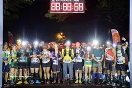 Des coureurs participent à une course de trail au Vietnam. Photo : VNA